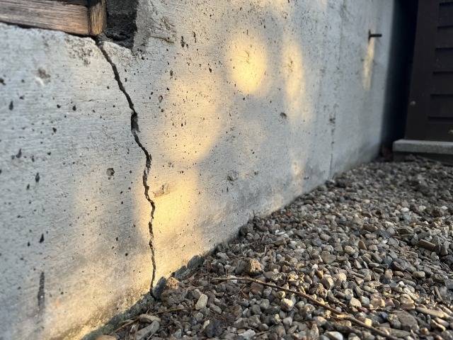 外壁ひび割れ補修の必要性｜耐久性から見る最適な施工方法とは？