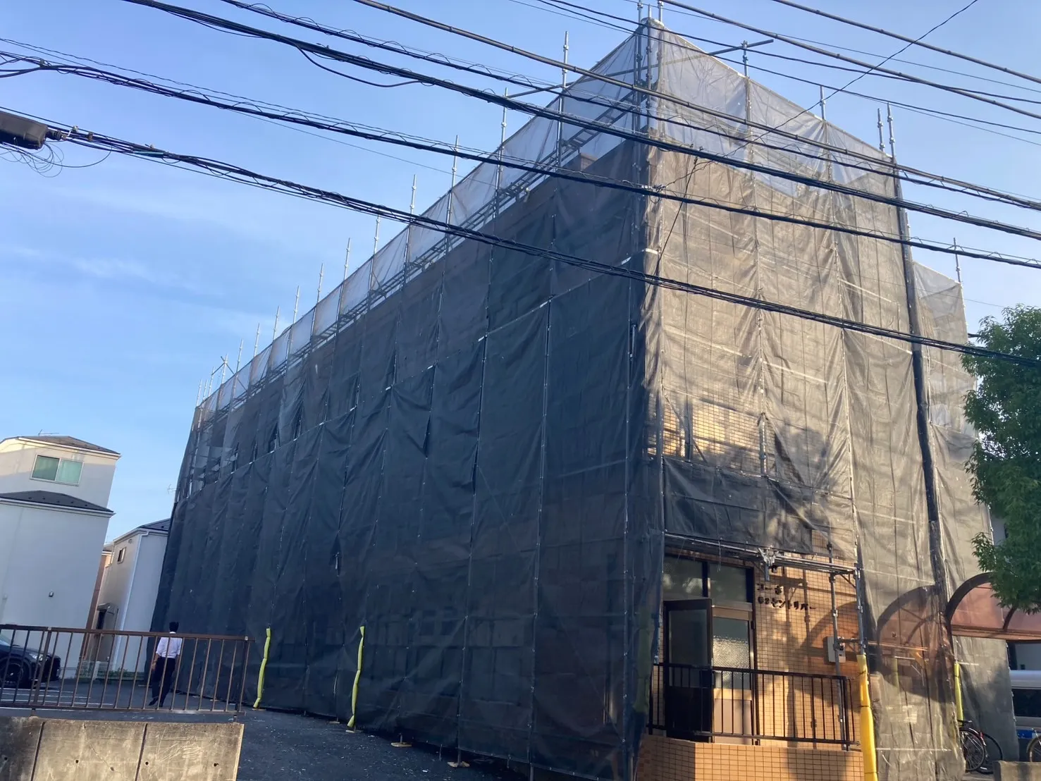 コーポ第2セントリバー(江戸川区)マンション足場工事完了。